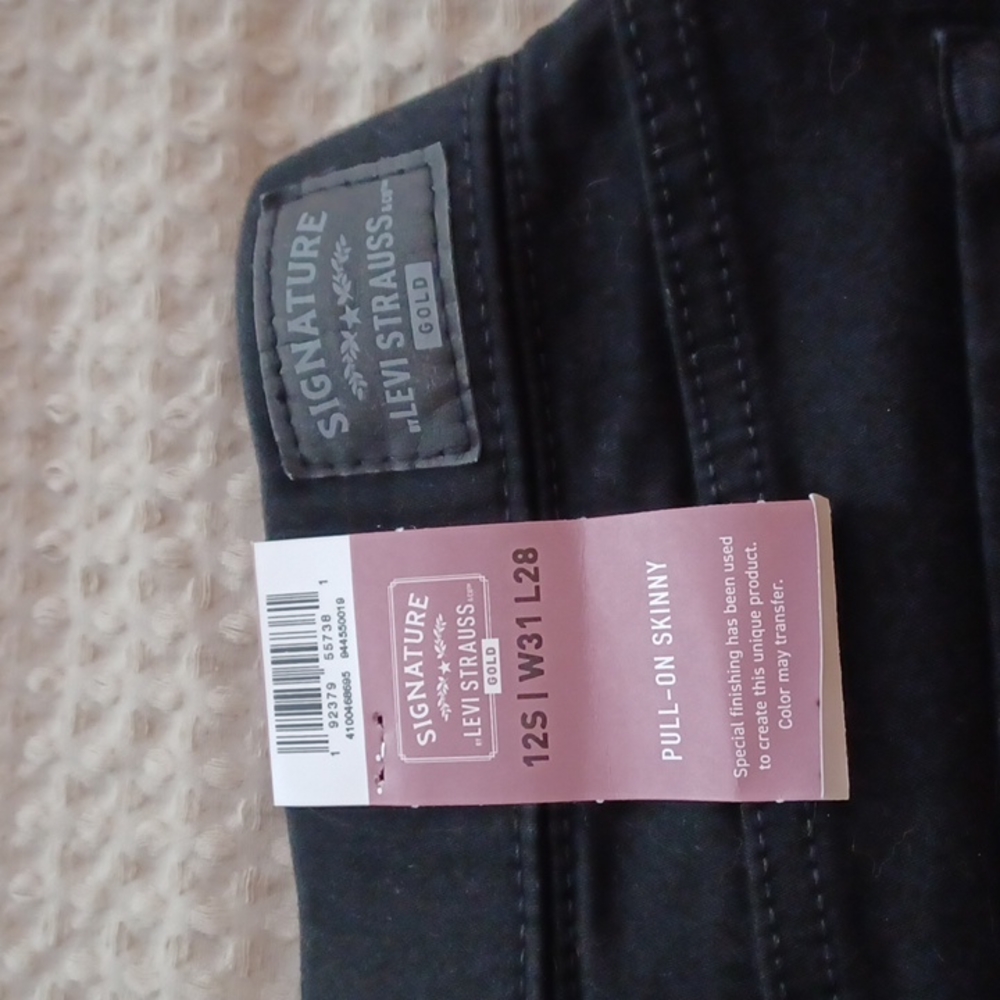 Levi's - Picture 4 of 5